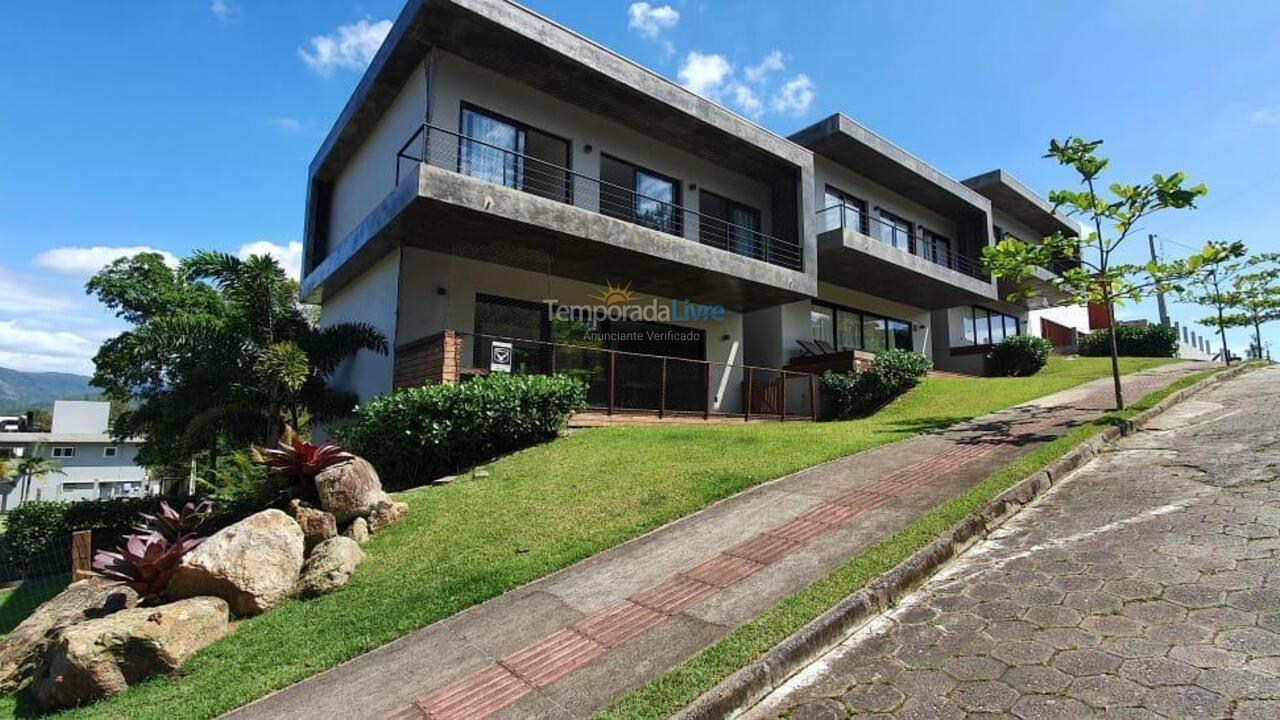 Casa para aluguel de temporada em Garopaba (Panorâmico)