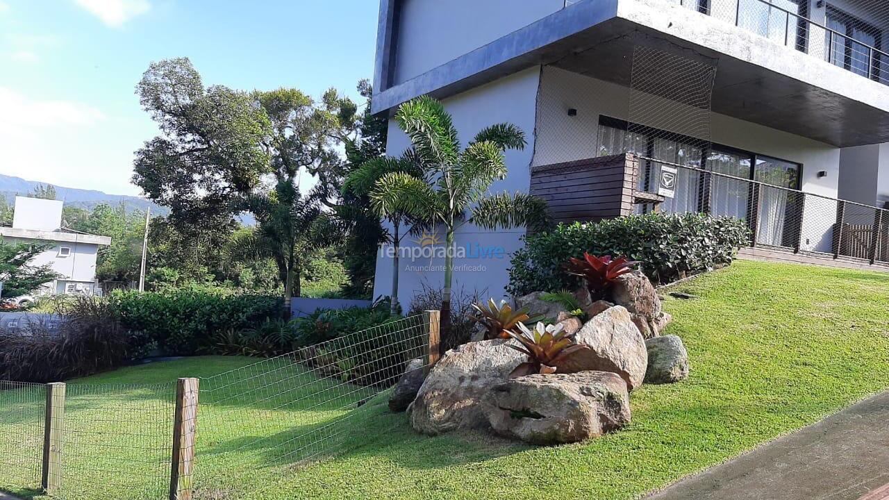 Casa para aluguel de temporada em Garopaba (Panorâmico)