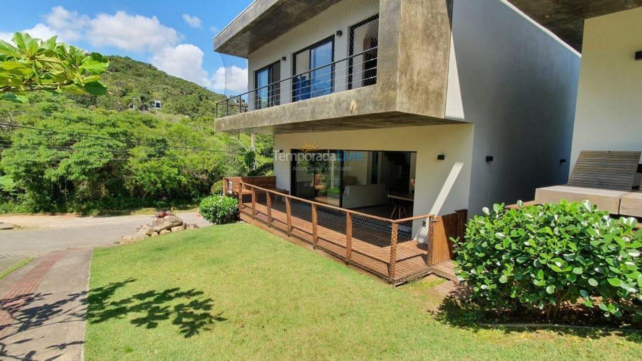 Casa para aluguel de temporada em Garopaba (Panorâmico)