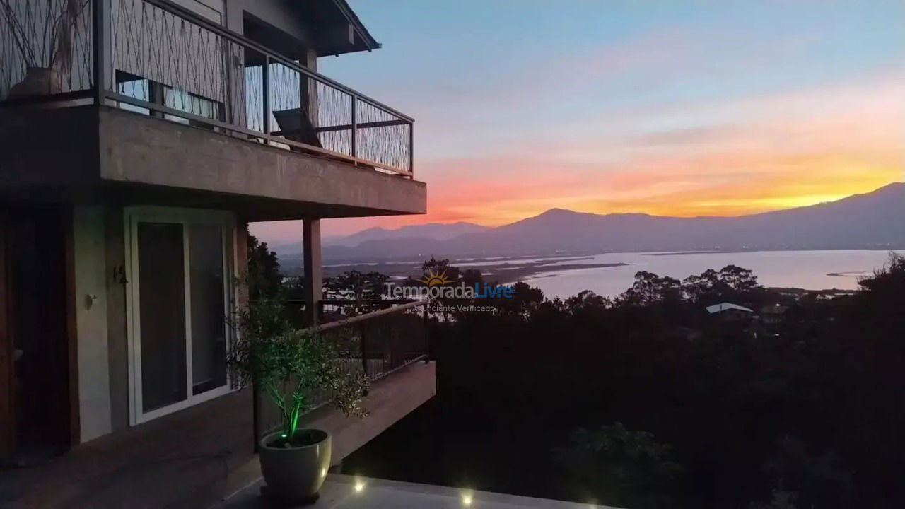 Casa para aluguel de temporada em Garopaba (Praia da Ferrugem)