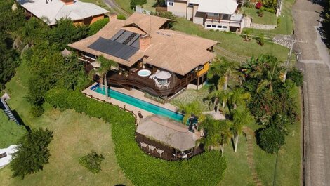 Casa en alquiler con 5 suites en el barrio de Morrinhos en Garopaba/SC