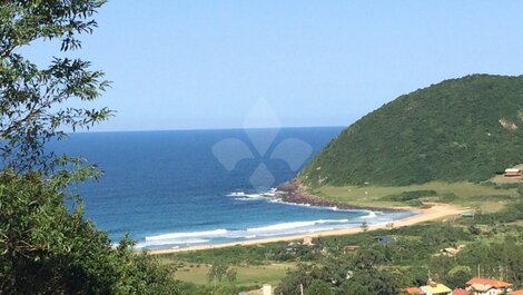 Seasonal house for up to 8 people in the Praia da Silveira neighborhood of Garopaba-SC