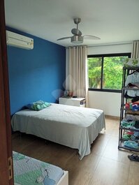 House for seasonal rental for up to 9 people in the Centro neighborhood in Garopaba/SC