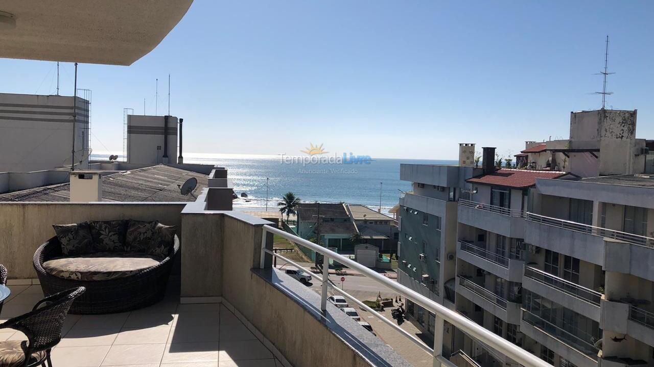 Casa para aluguel de temporada em Bombinhas (Praia de Bombas)