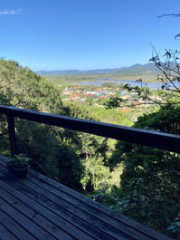 Linda casa de praia com vista incrível para o mar e lagoa! Na Ferrugem