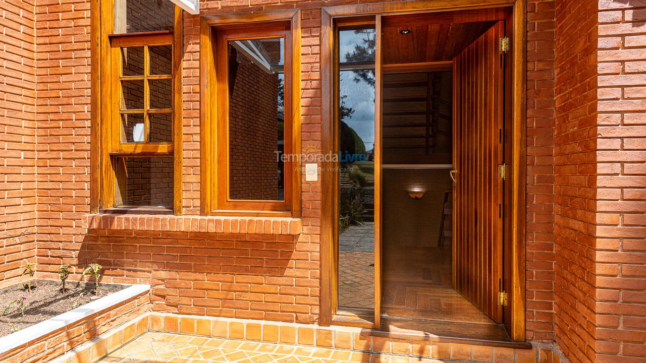 Casa para aluguel de temporada em Campos do Jordão (Alto da Boa Vista)