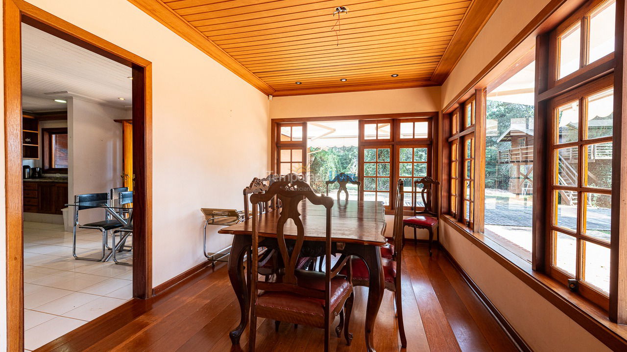 Casa para aluguel de temporada em Campos do Jordão (Alto da Boa Vista)