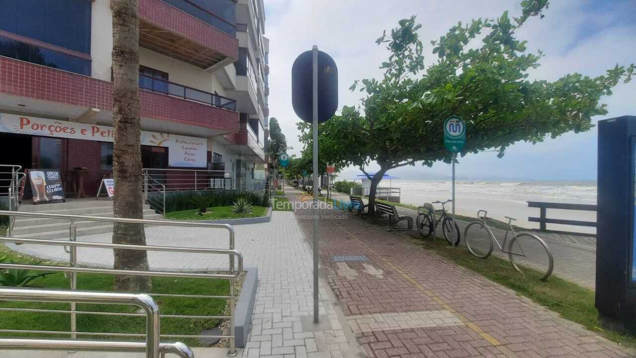 Apartamento para aluguel de temporada em Itapema (Meia Praia)