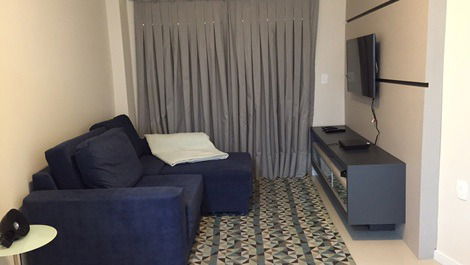 Sala com 2 ambientes com tv e wi-fi