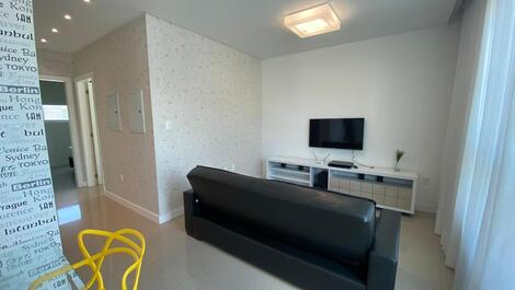 Sala com 2 ambientes com tv e wi-fi