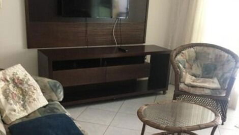 Sala com 2 ambientes com tv e wi-fi