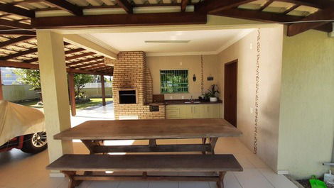 Beautiful Farm House with Pool, 7 Bedrooms, 4 Bathrooms, 68 km from White Square