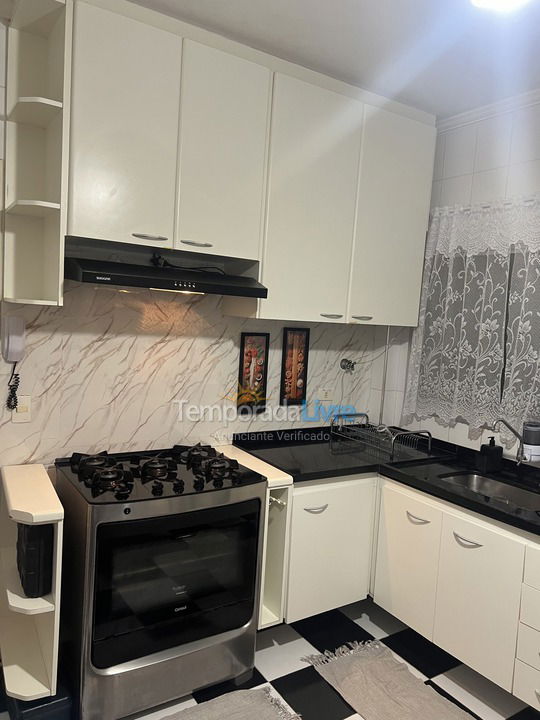 Apartamento para aluguel de temporada em Guarujá (Pitangueiras)