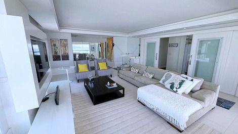 Ed. Champs Elysees: 3 suites // seafront // panoramic view