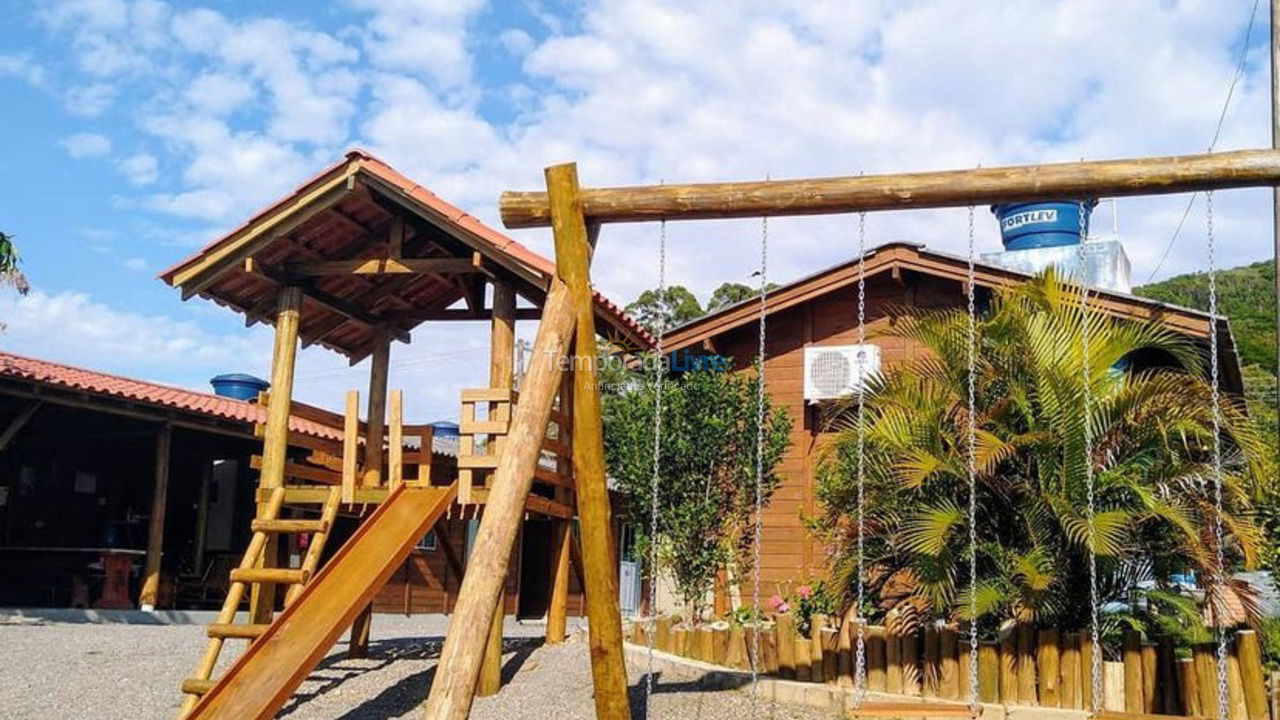 Casa para aluguel de temporada em Penha (Santa Lídia)