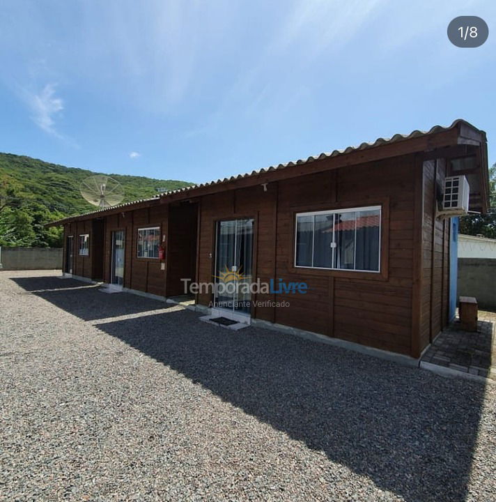 Casa para aluguel de temporada em Penha (Santa Lídia)