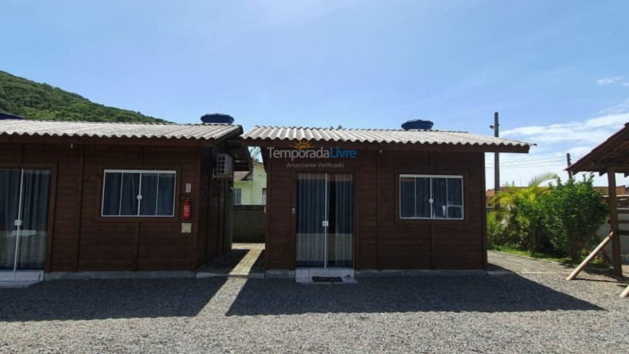 Casa para aluguel de temporada em Penha (Santa Lídia)