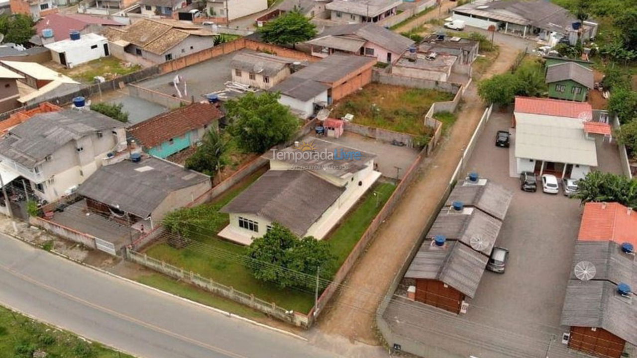 Casa para aluguel de temporada em Penha (Santa Lídia)