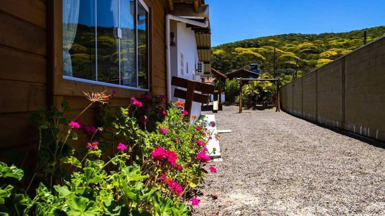 Casa para aluguel de temporada em Penha (Santa Lídia)