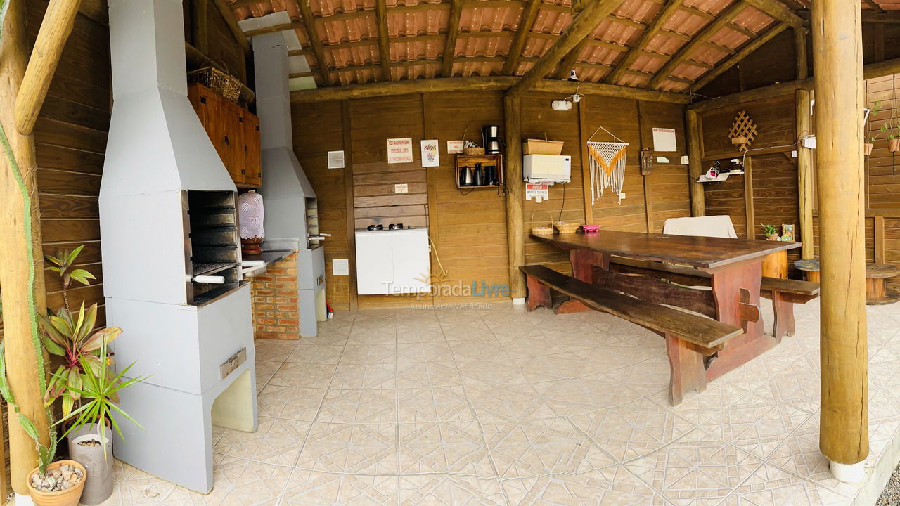 Casa para aluguel de temporada em Penha (Santa Lídia)