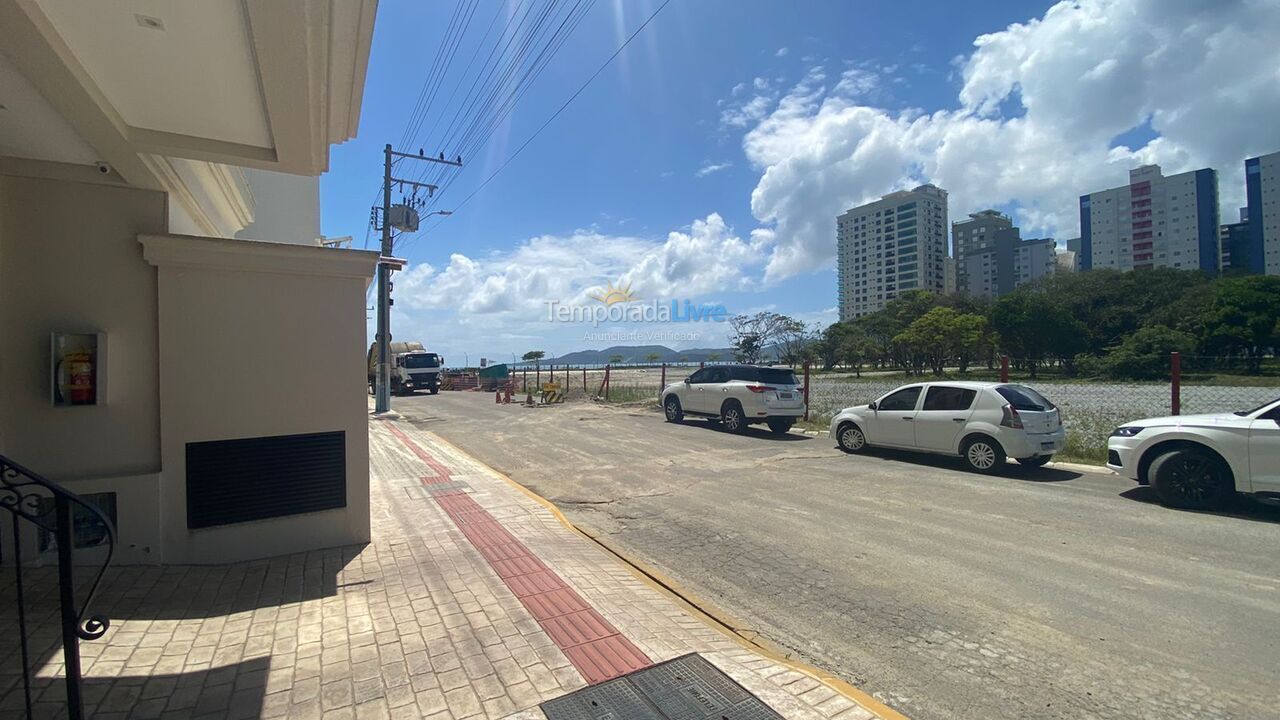 Apartamento para alquiler de vacaciones em Itapema (Meia Praia)