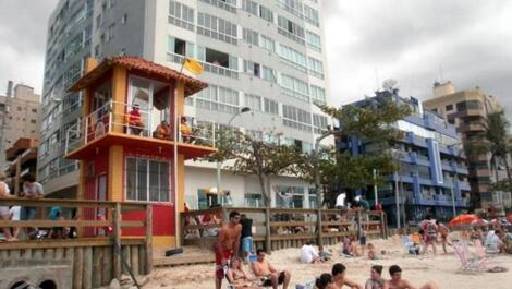 Fachada do edificio frente para a praia