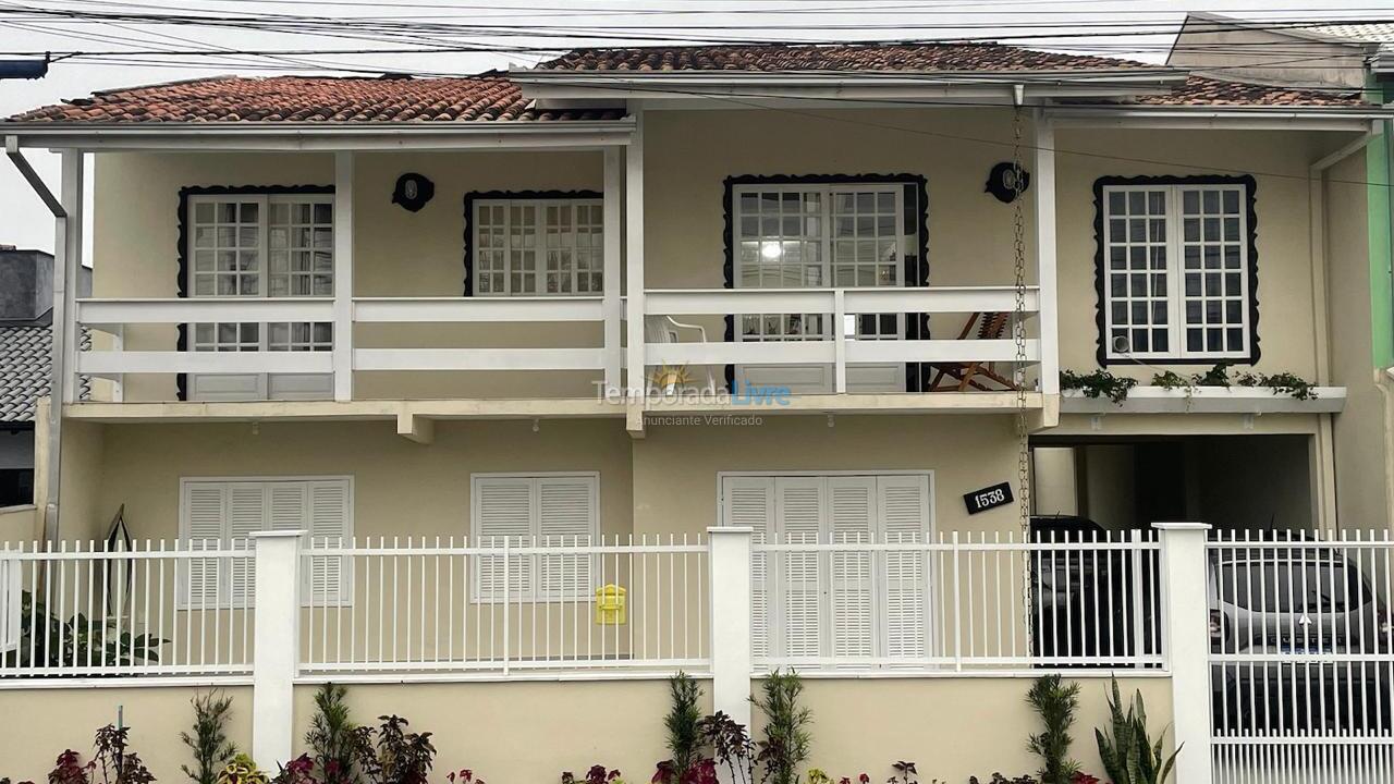 Casa para aluguel de temporada em São Francisco do Sul (Enseada)