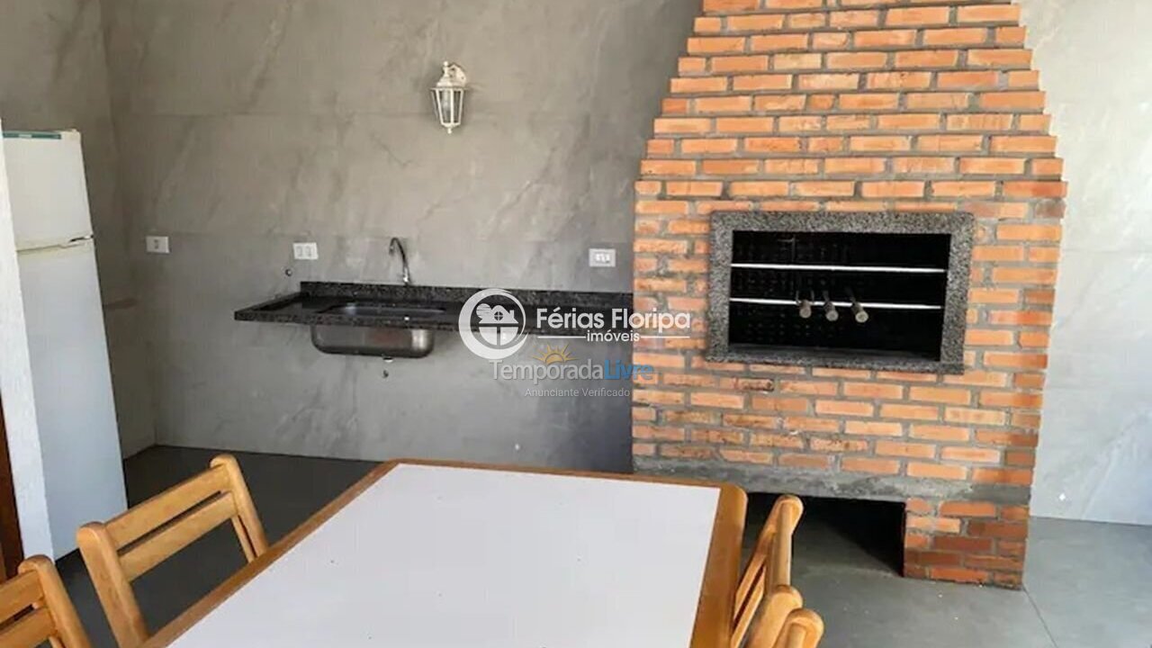 Casa para aluguel de temporada em Florianopolis (Campeche)