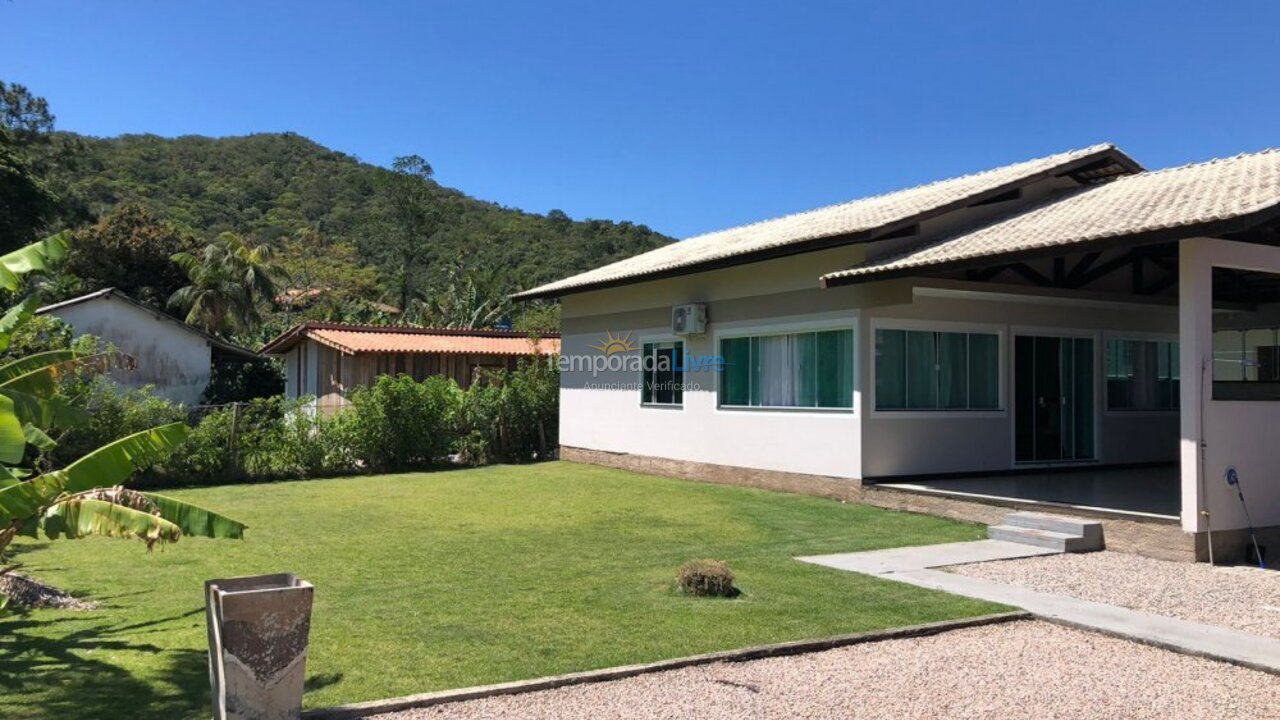 Casa para alquiler de vacaciones em Bombinhas (Praia de Zimbros)