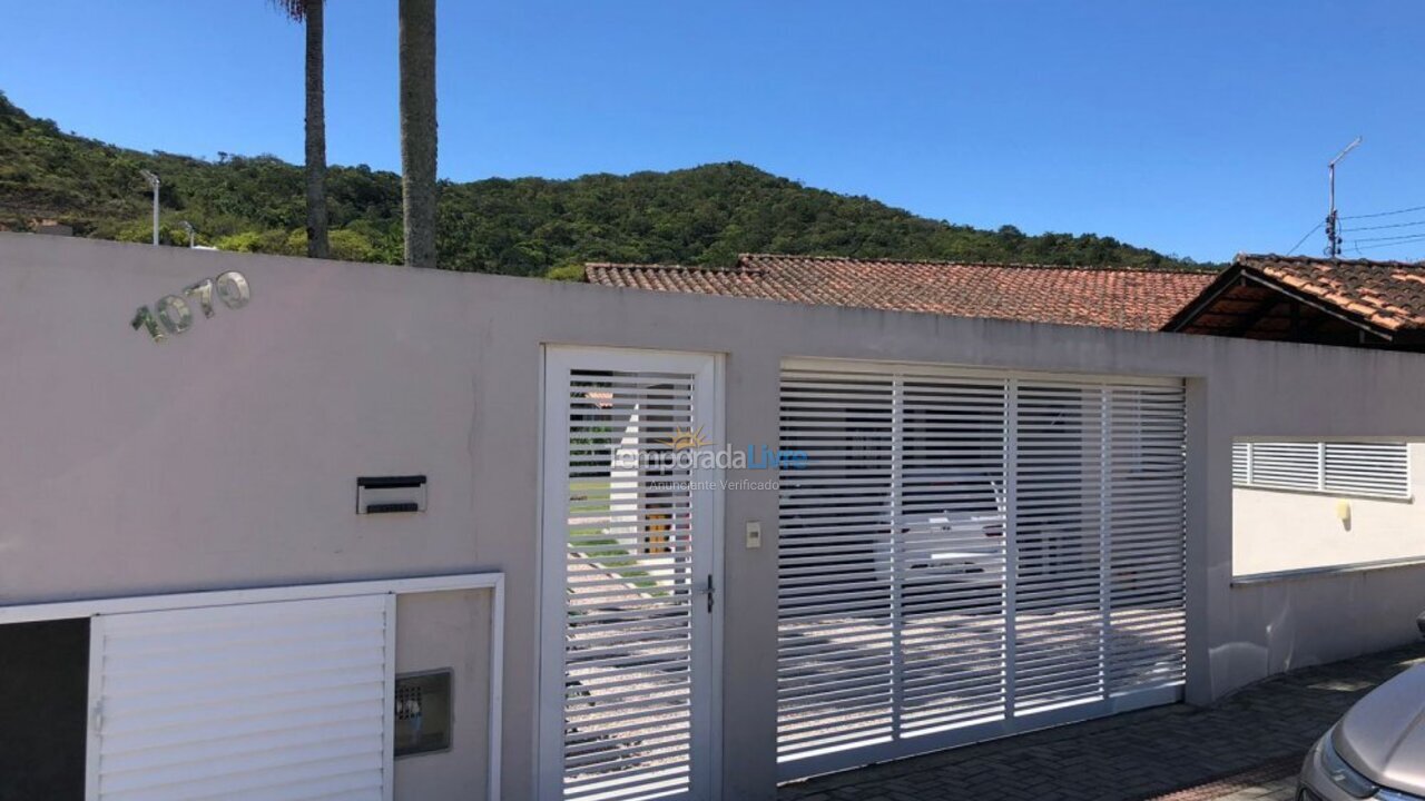 House for vacation rental in Bombinhas (Praia de Zimbros)