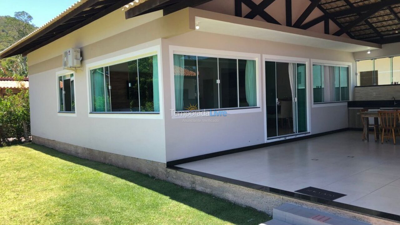 Casa para alquiler de vacaciones em Bombinhas (Praia de Zimbros)