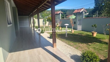 CASA ACONCHEGANTE COM PISCINA!