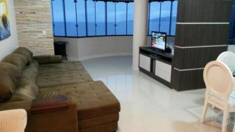 Sala com 2 ambientes com tv e wi-fi