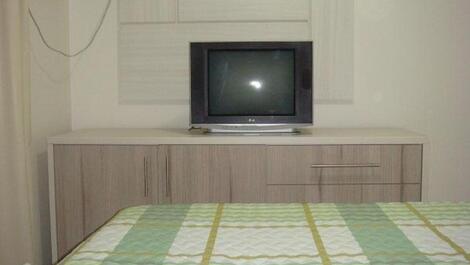 Quarto 02 com cama box, beliche, tv e ar