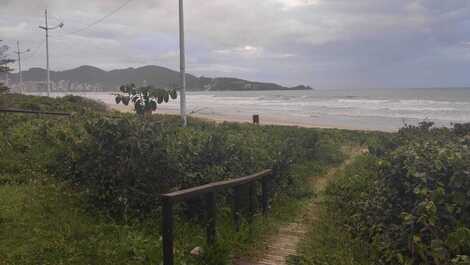 Apto frente praia 3 quartos climatizado + quarto empregada - 3 vagas