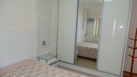 Suite 01 com cama box e ar