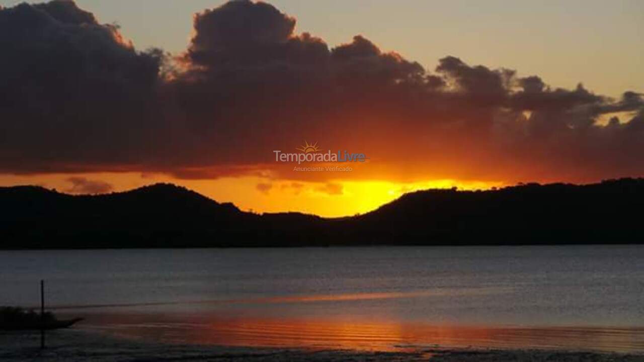 Casa para aluguel de temporada em Salinas da Margarida (Praia do Araçá)