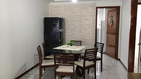 Sala com 2 ambientes com tv e wi-fi