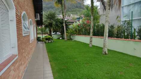 COMFORTABLE 4 BEDROOM HOUSE WITH SWIMMING POOL, GATED CONDO, LAGOINHA BEACH