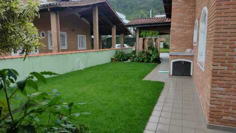 COMFORTABLE 4 BEDROOM HOUSE WITH SWIMMING POOL, GATED CONDO, LAGOINHA BEACH