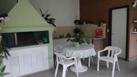COMFORTABLE 4 BEDROOM HOUSE WITH SWIMMING POOL, GATED CONDO, LAGOINHA BEACH