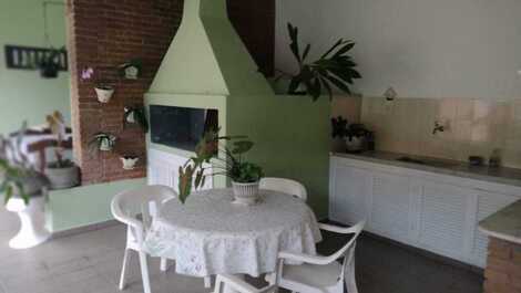 COMFORTABLE 4 BEDROOM HOUSE WITH SWIMMING POOL, GATED CONDO, LAGOINHA BEACH