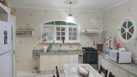 COMFORTABLE 4 BEDROOM HOUSE WITH SWIMMING POOL, GATED CONDO, LAGOINHA BEACH