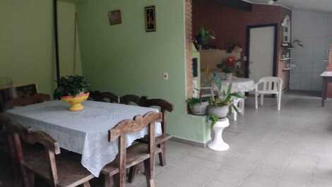 COMFORTABLE 4 BEDROOM HOUSE WITH SWIMMING POOL, GATED CONDO, LAGOINHA BEACH