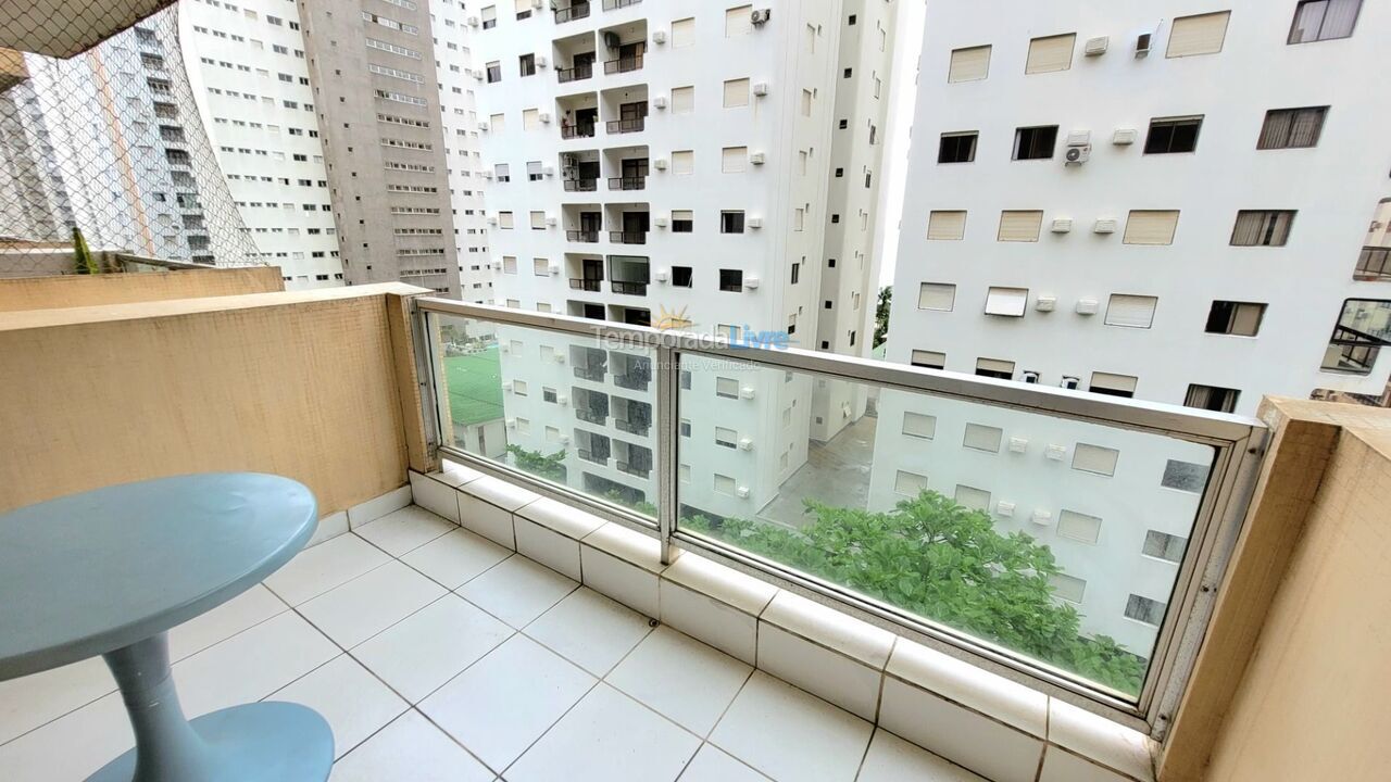 Apartamento para aluguel de temporada em Guarujá (Pitangueiras)