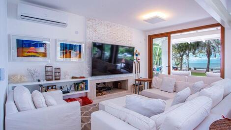 High standard house on Camburi beach with a privileged sea view