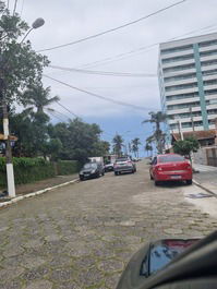 Casa adosada en condominio cerrado, plaza de aparcamiento, a 100 metros de la playa.