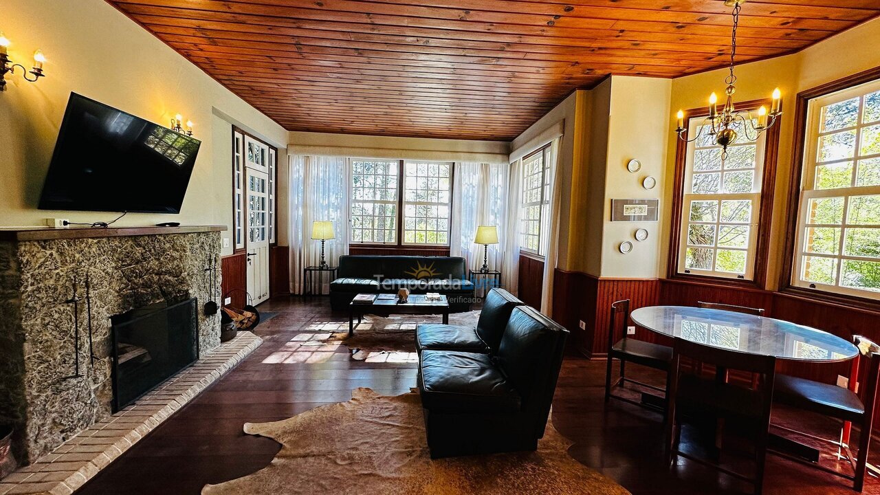 Casa para aluguel de temporada em Campos do Jordão (Jardim Toriba)