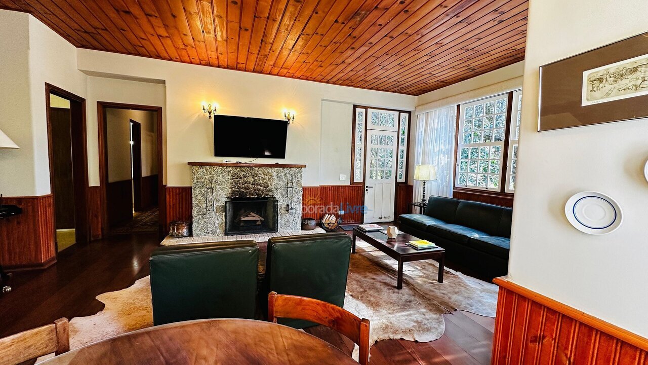 Casa para aluguel de temporada em Campos do Jordão (Jardim Toriba)