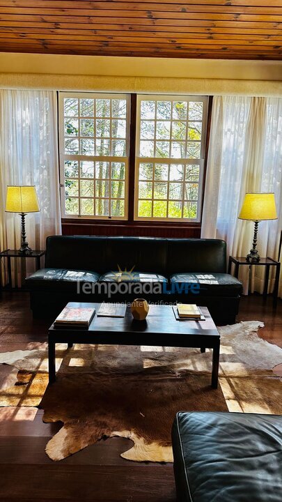 Casa para aluguel de temporada em Campos do Jordão (Jardim Toriba)